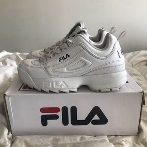 white fila disruptors ii 🦋 (sz 7)